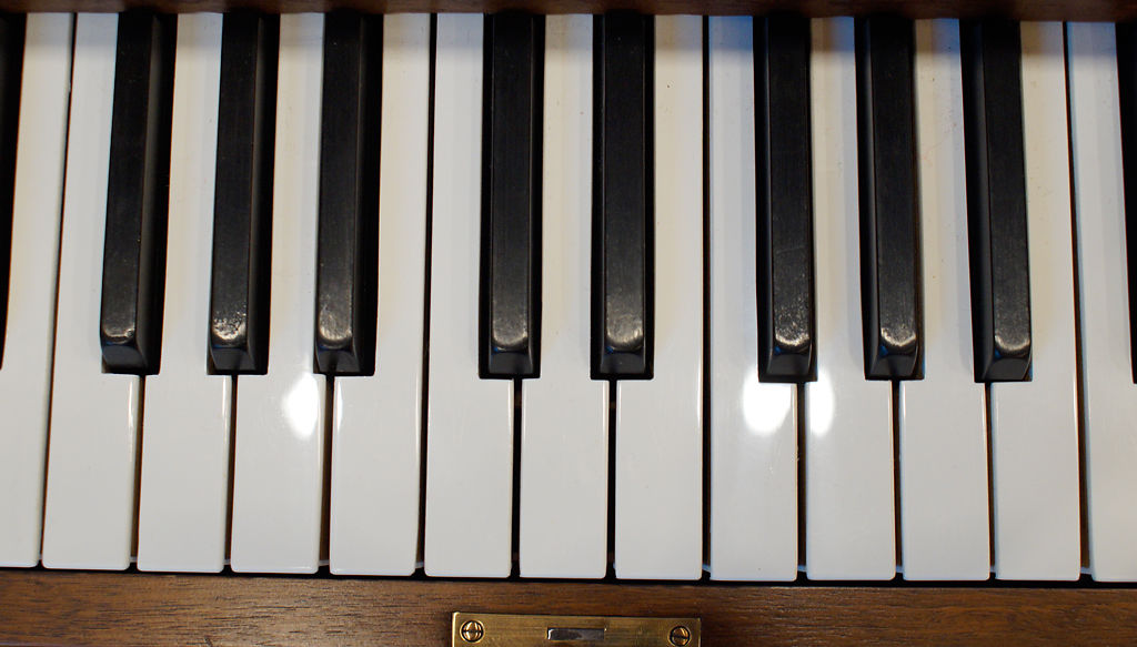 The piano keys rest restored
